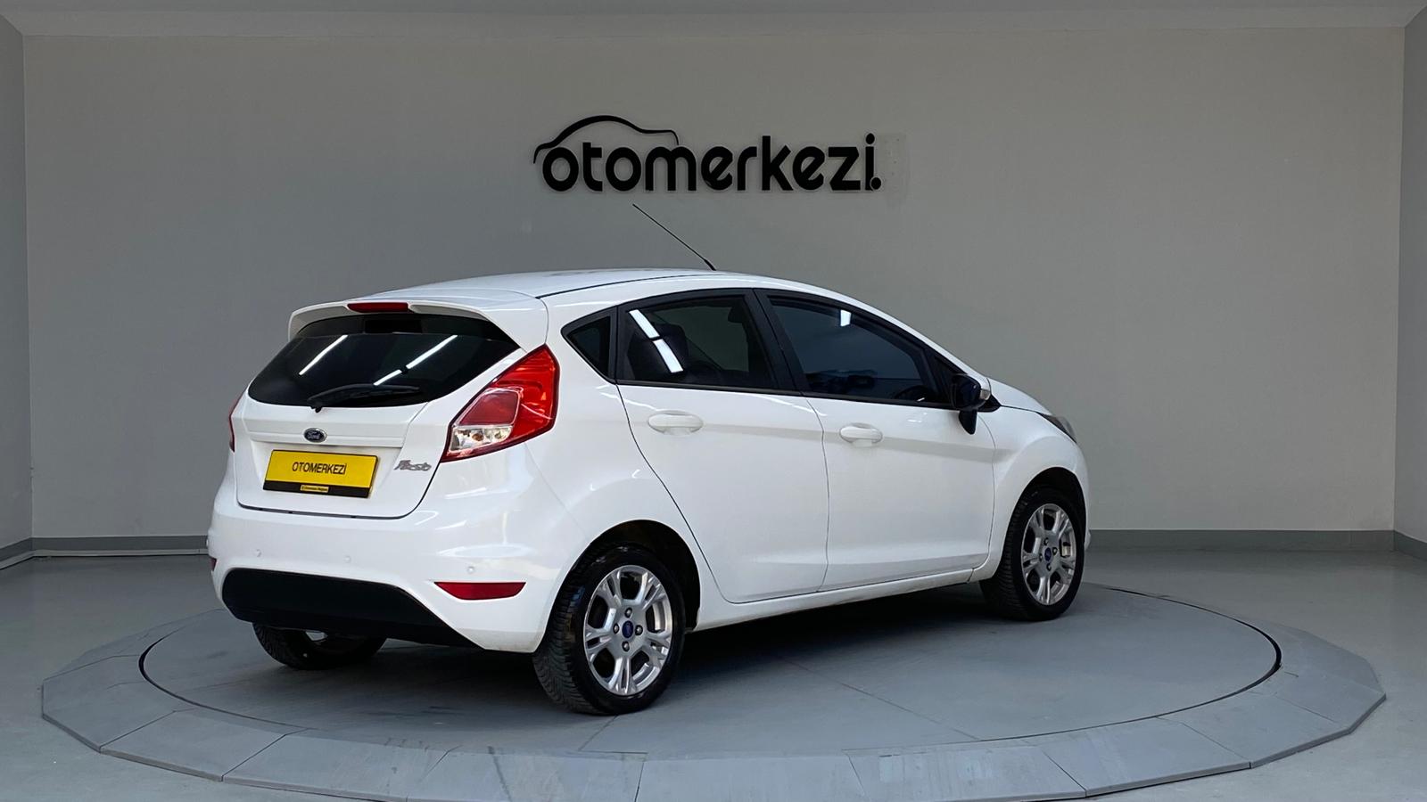 FORD FIESTA 27